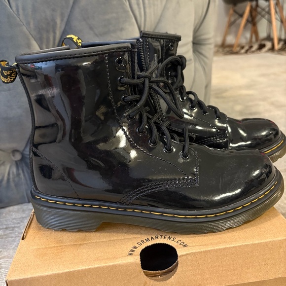 1460 Women Dr. Martens Black Combat Boots High-Shine Patent